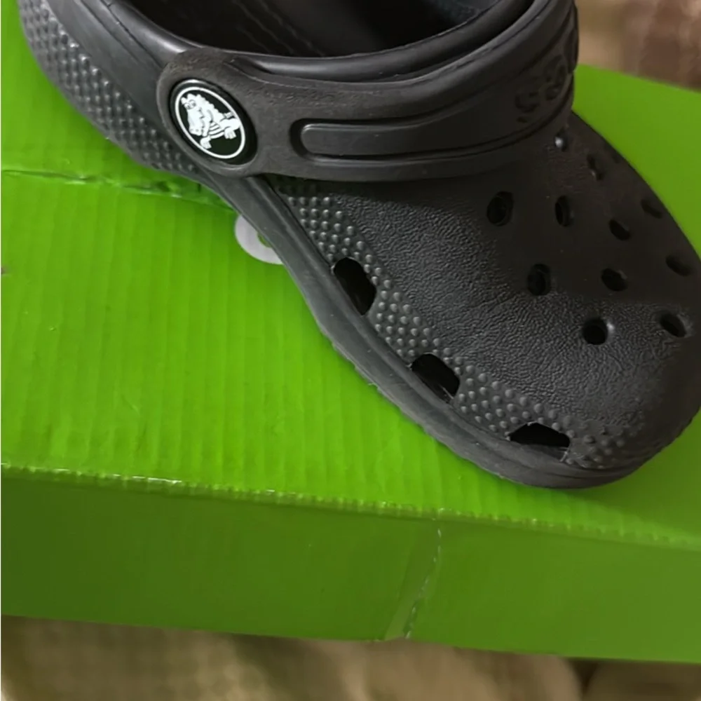CROCS Black Water Shoes Classic Design - Picture 2 of 2